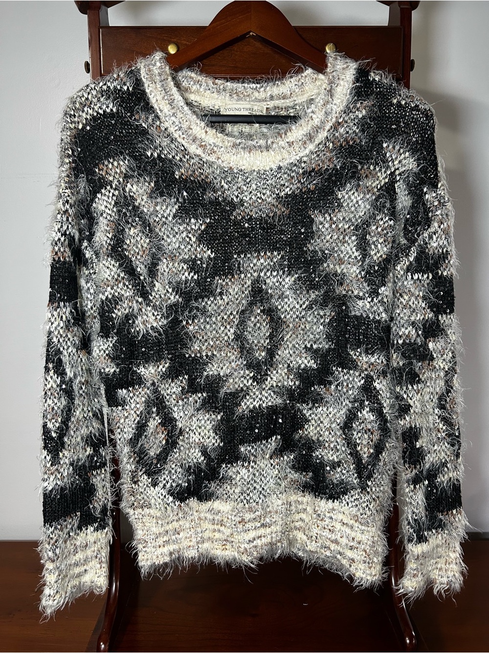 Young Threads Women’s Small Black Cream Eyelash Knit Crewneck Sweater Sequins
